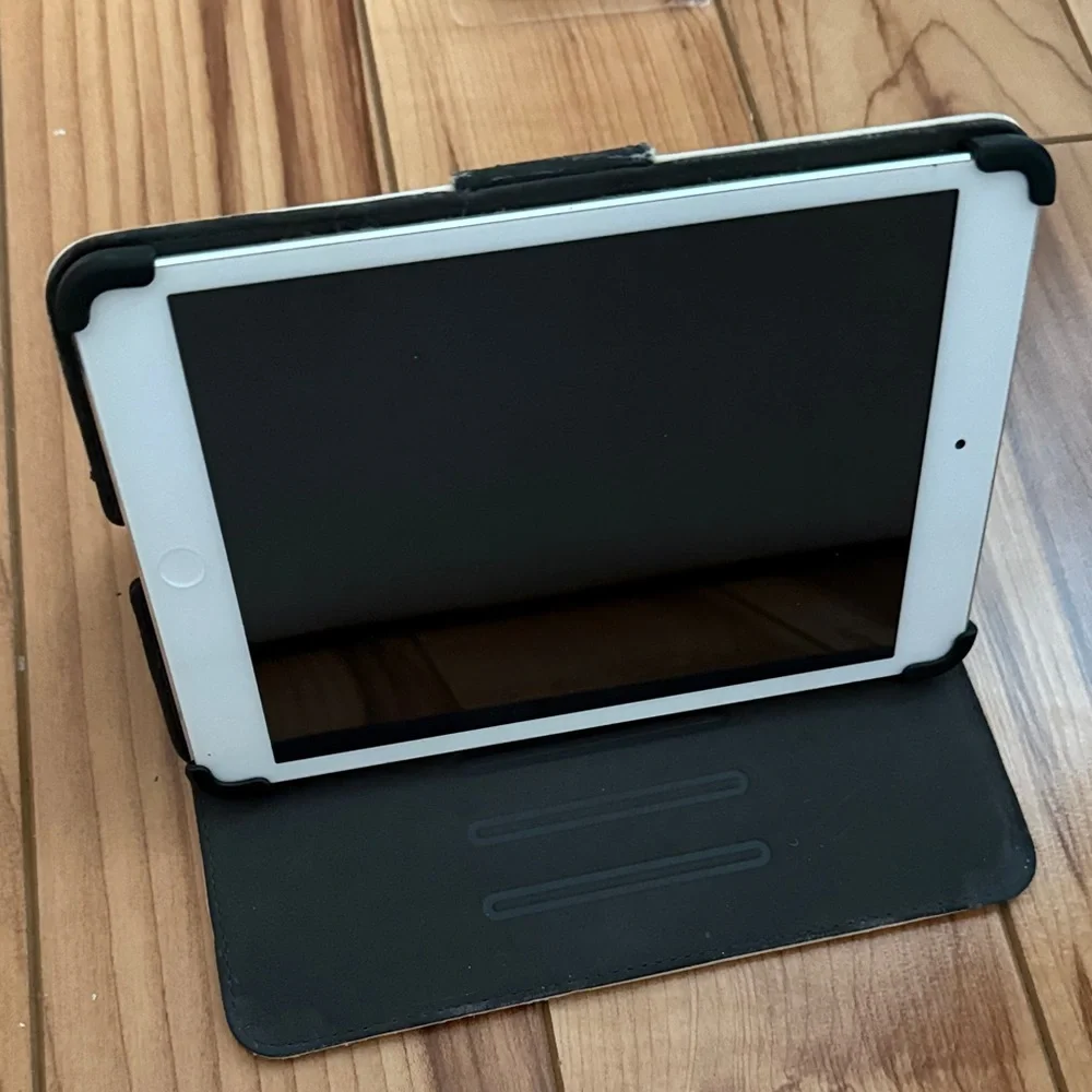 belkin Cream Quilted Tablet Folio Case with Gold Accent